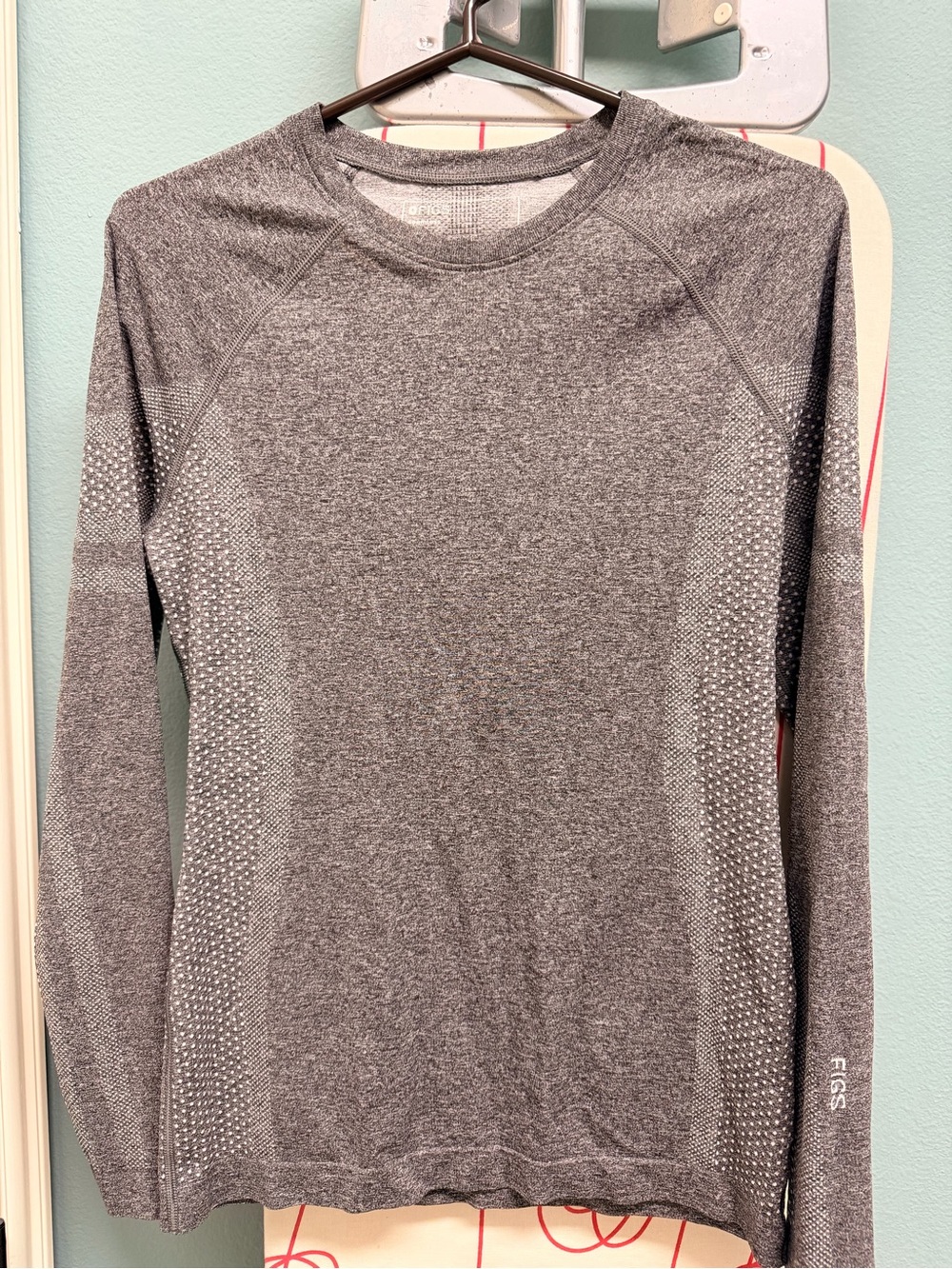 FIGS Women's Long Sleeve Seamless Performance Top in Heather Gray